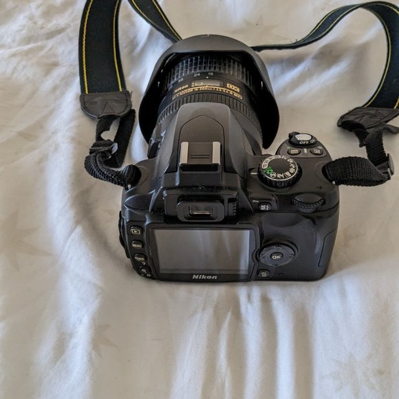 Nikon D40 with 18-200mm lens and camera bag EUC - Picture 5 of 16